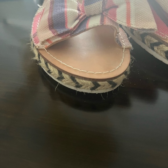 Kate Spade Striped Bow Slip-On Sandals. Worn once - Picture 2 of 5